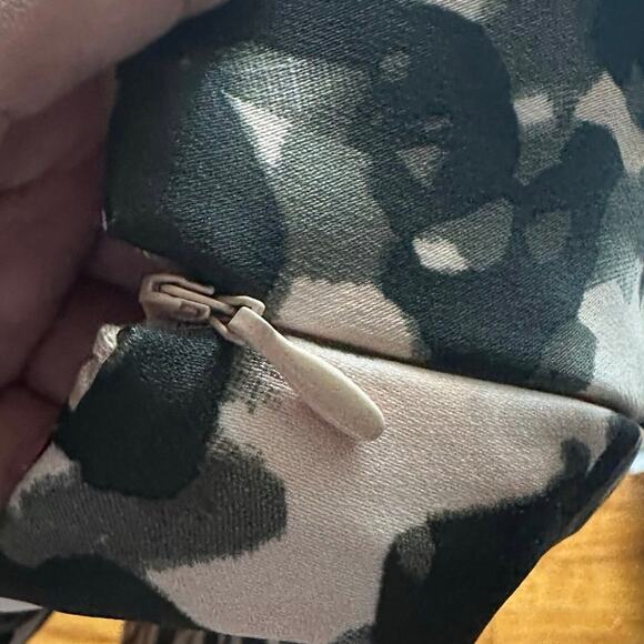 H&M Olive Green & Beige Abstract Camo A-Line Skirt – Size 6 - Picture 4 of 7